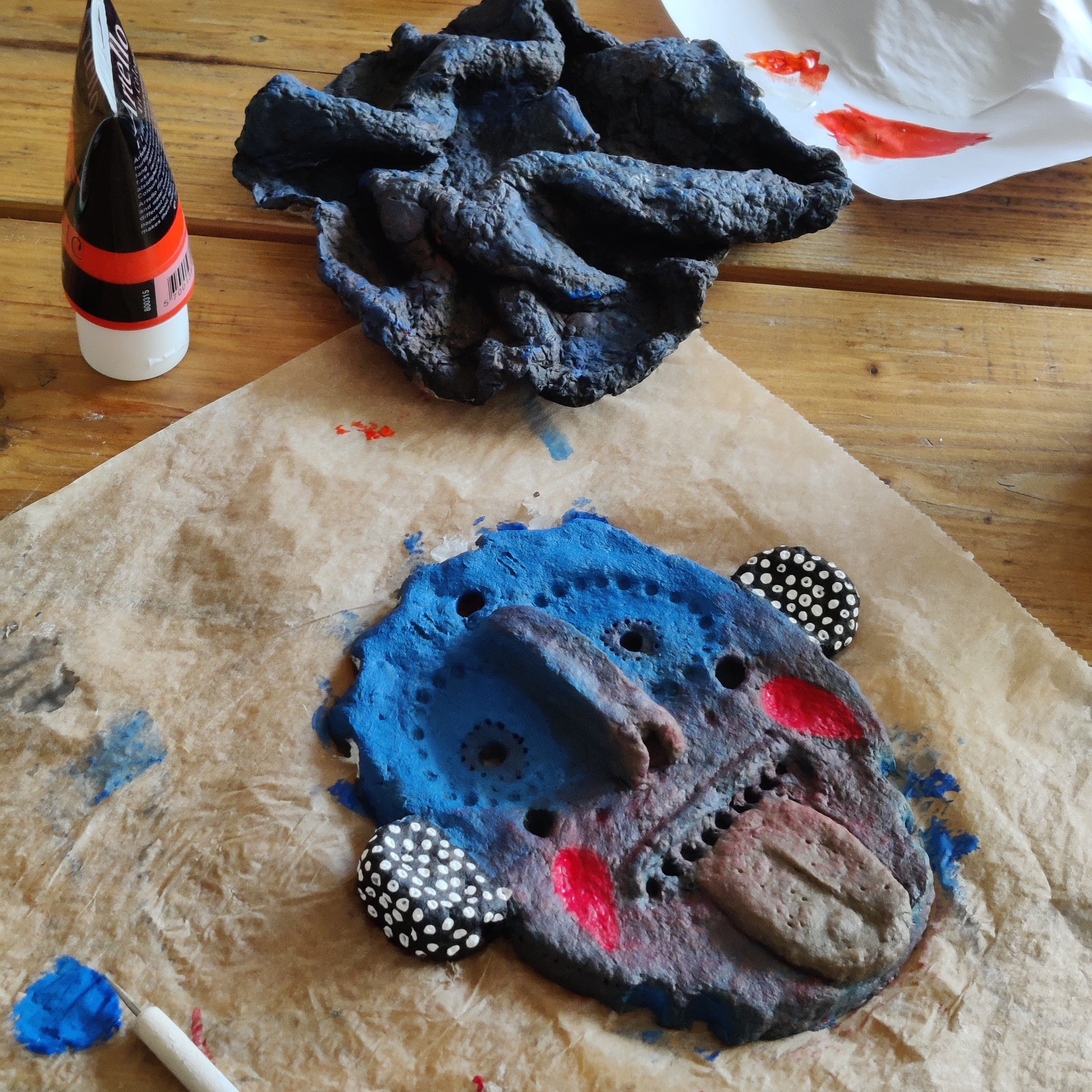 Funky vægmaske med prikkede ører